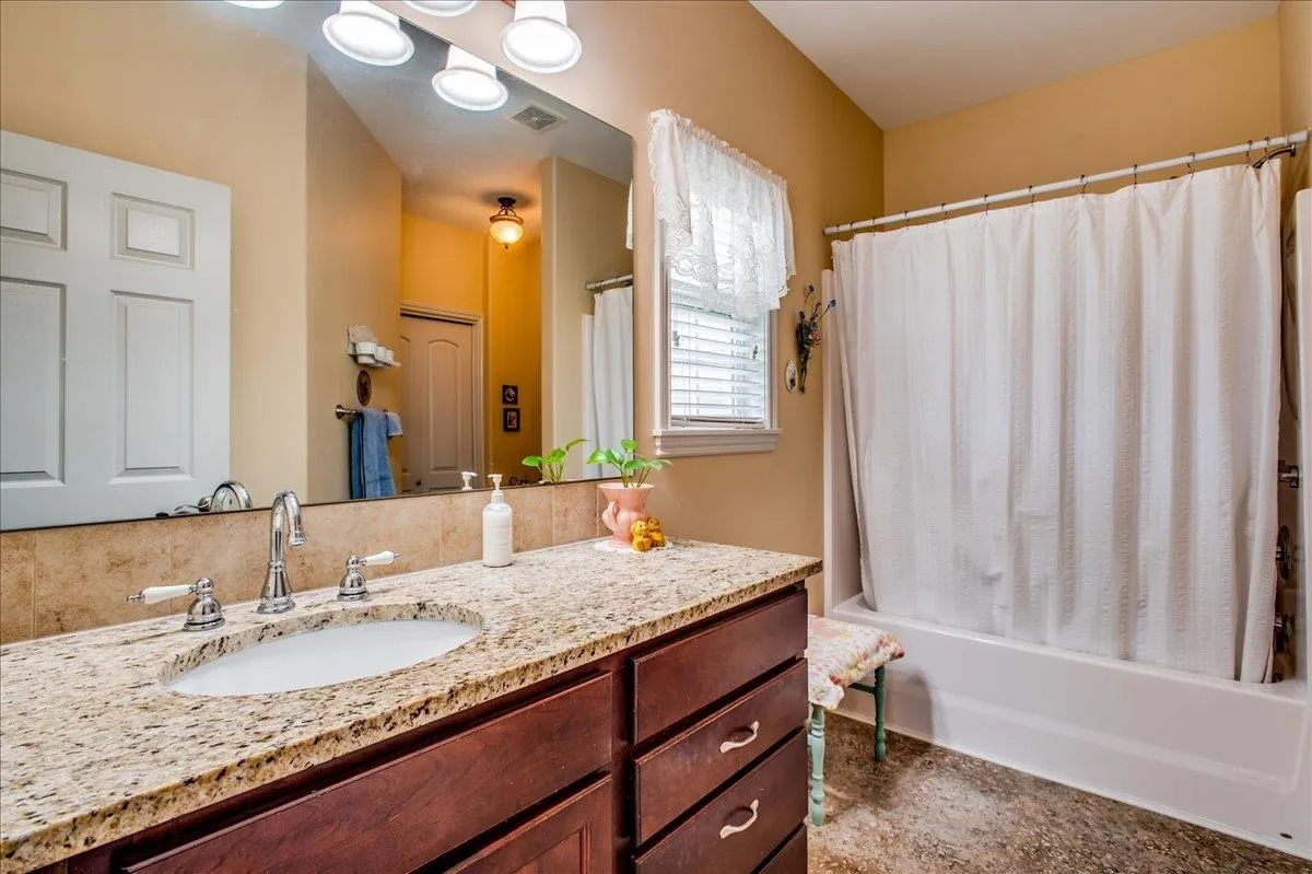 Wichita, Kansas 67207, United States, 3 Bedrooms Bedrooms, ,3 BathroomsBathrooms,Residential,Active,5801