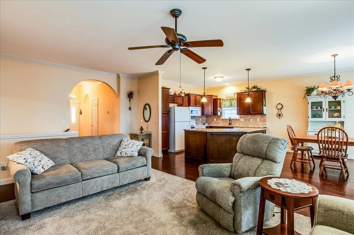 Wichita, Kansas 67207, United States, 3 Bedrooms Bedrooms, ,3 BathroomsBathrooms,Residential,Active,5801