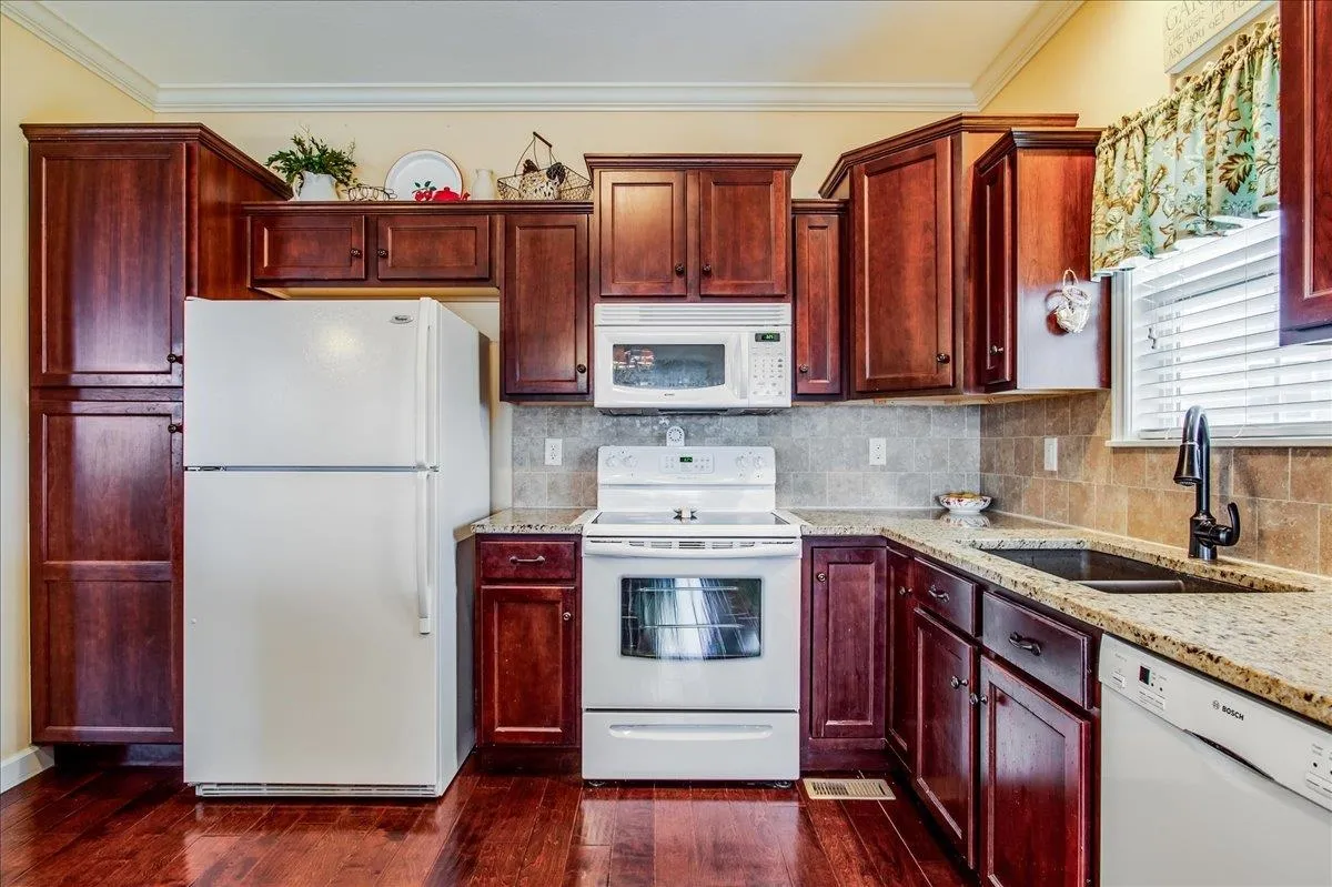 Wichita, Kansas 67207, United States, 3 Bedrooms Bedrooms, ,3 BathroomsBathrooms,Residential,Active,5801