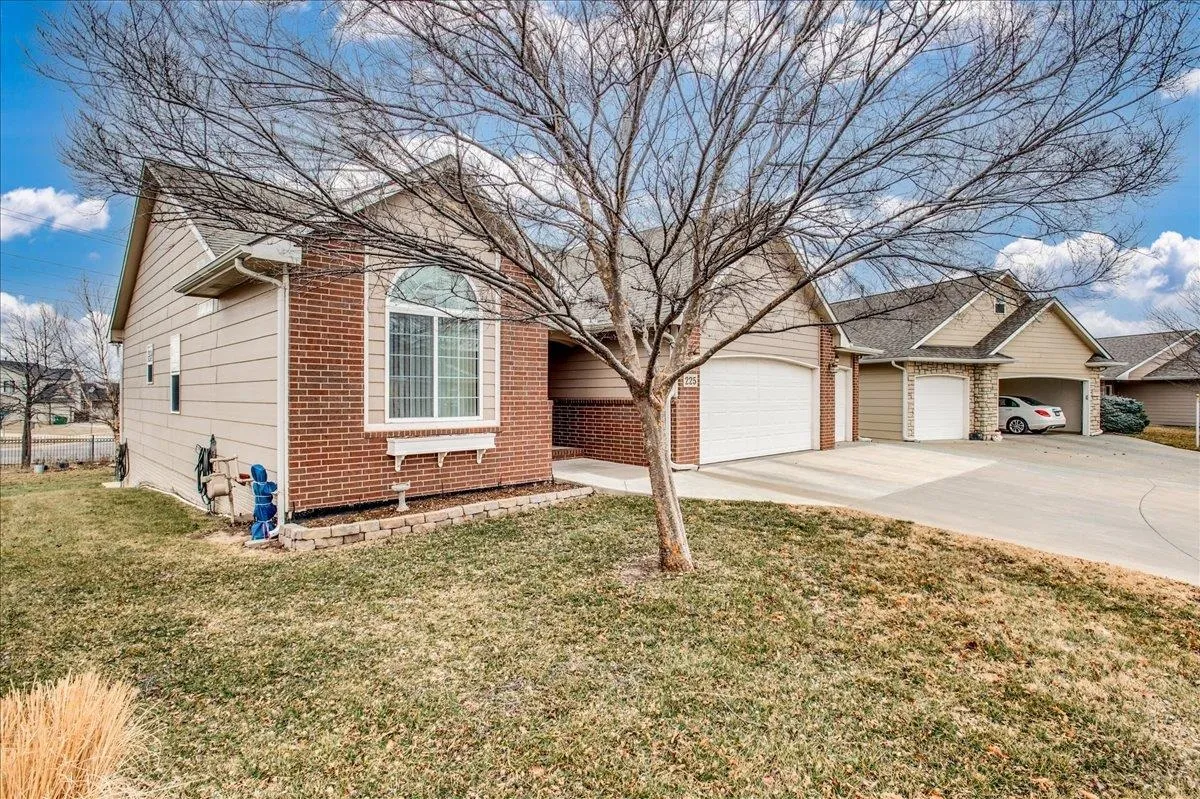 Wichita, Kansas 67207, United States, 3 Bedrooms Bedrooms, ,3 BathroomsBathrooms,Residential,Active,5801