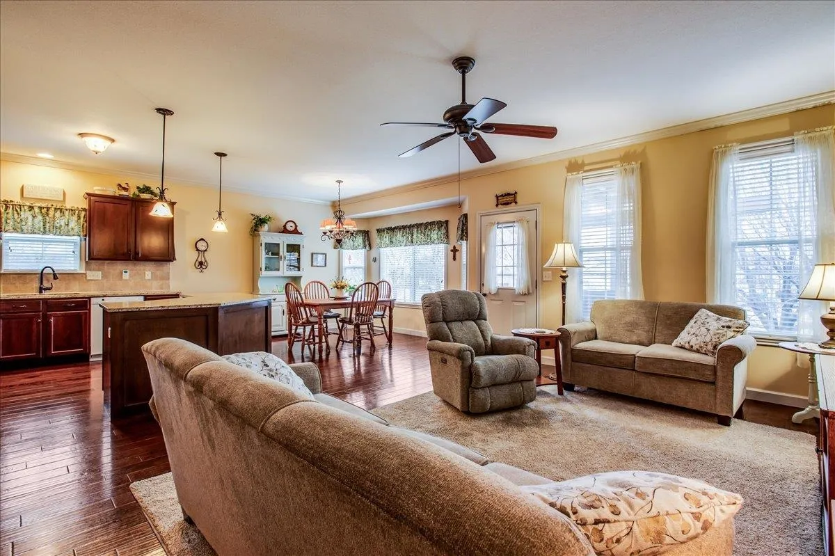 Wichita, Kansas 67207, United States, 3 Bedrooms Bedrooms, ,3 BathroomsBathrooms,Residential,Active,5801