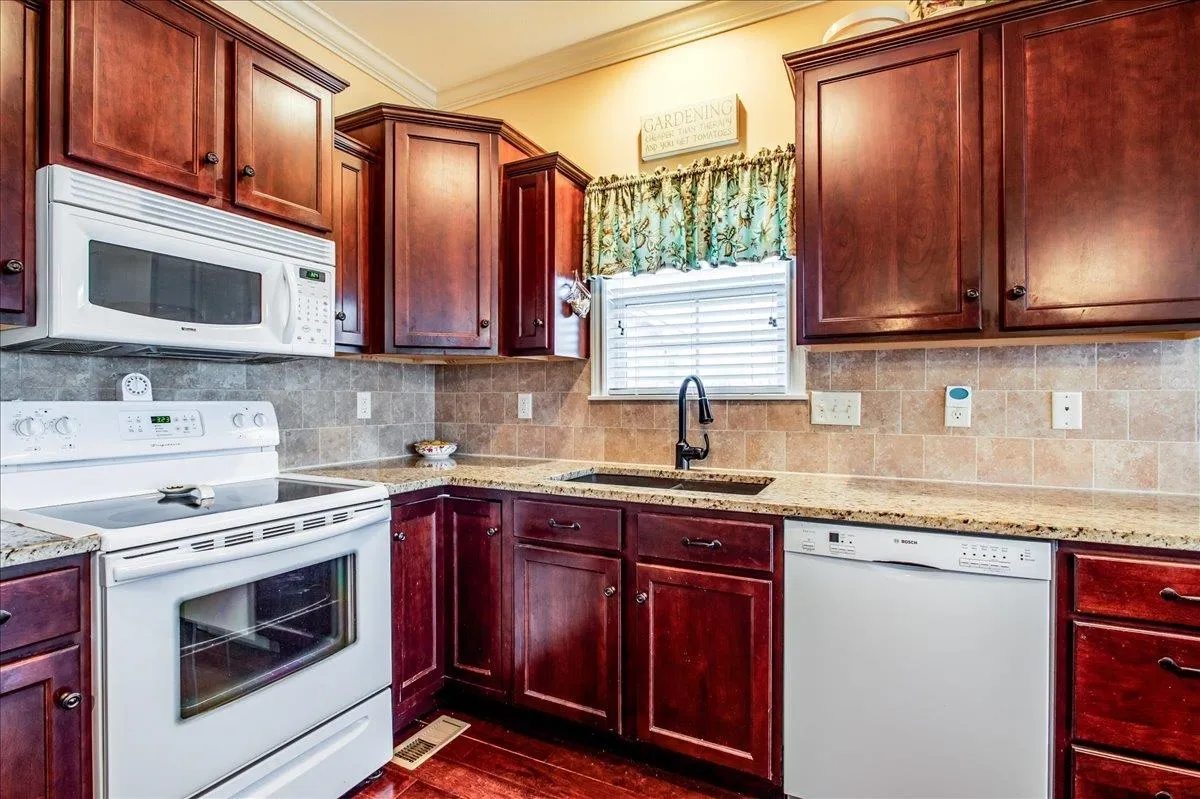 Wichita, Kansas 67207, United States, 3 Bedrooms Bedrooms, ,3 BathroomsBathrooms,Residential,Active,5801