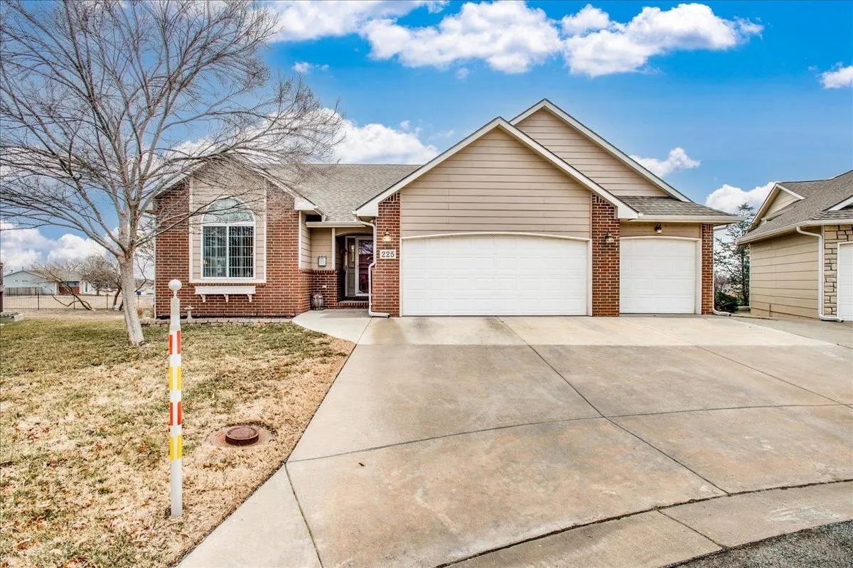 Wichita, Kansas 67207, United States, 3 Bedrooms Bedrooms, ,3 BathroomsBathrooms,Residential,Active,5801