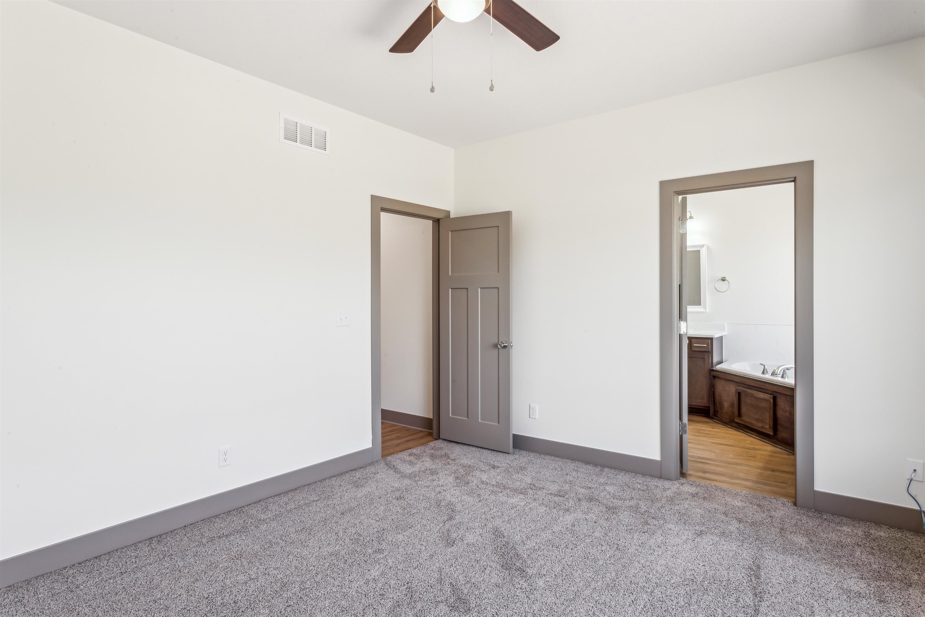 5821 N Newport St, Park City, Kansas image 14