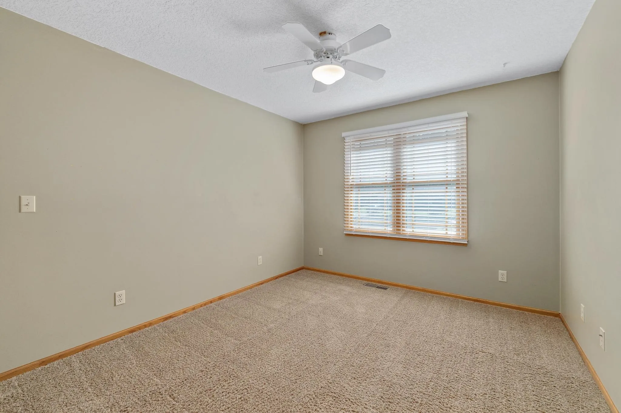 Oxford, Kansas 67119, United States, 5 Bedrooms Bedrooms, ,3 BathroomsBathrooms,Residential,Active,139571