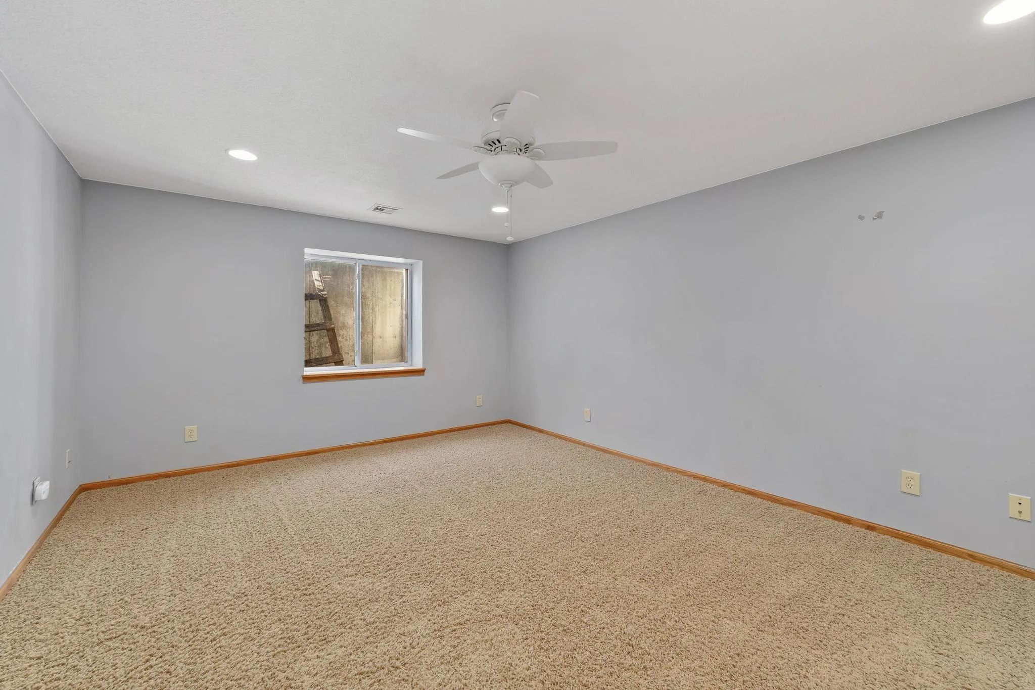 Oxford, Kansas 67119, United States, 5 Bedrooms Bedrooms, ,3 BathroomsBathrooms,Residential,Active,139571