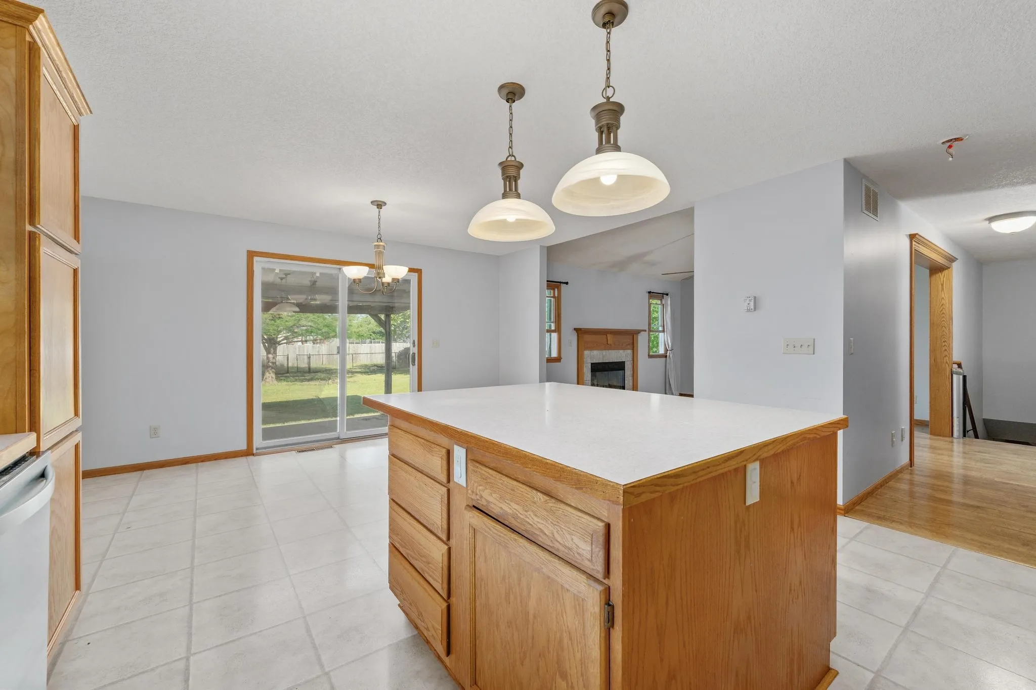 Oxford, Kansas 67119, United States, 5 Bedrooms Bedrooms, ,3 BathroomsBathrooms,Residential,Active,139571