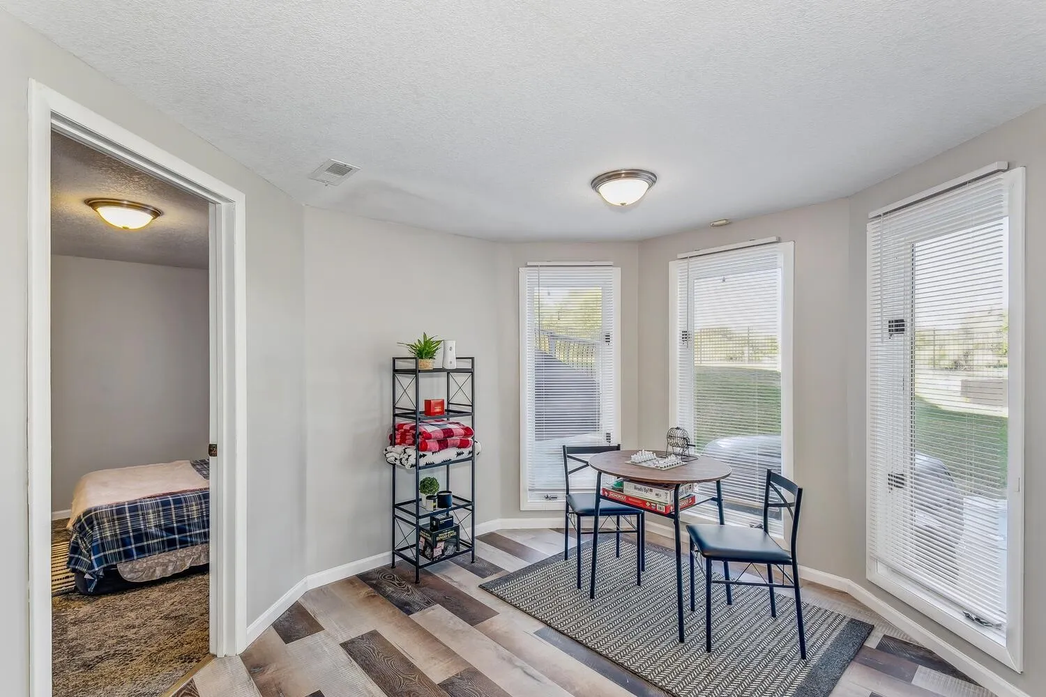 Wichita, Kansas 67235, United States, 4 Bedrooms Bedrooms, ,4 BathroomsBathrooms,Residential,Pending,54608