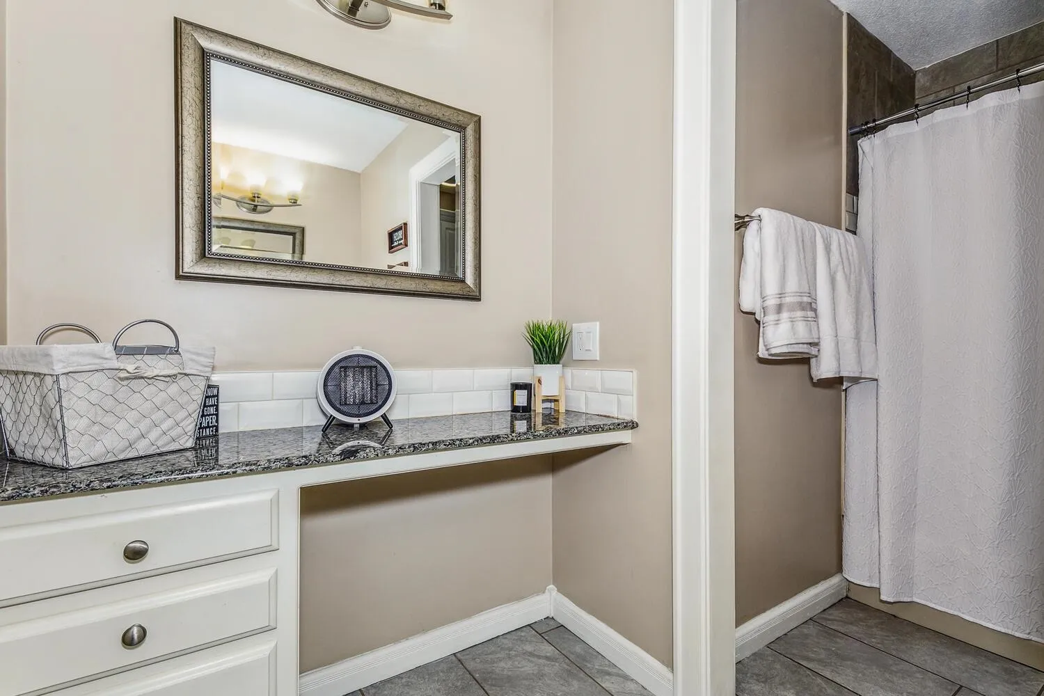 Wichita, Kansas 67235, United States, 4 Bedrooms Bedrooms, ,4 BathroomsBathrooms,Residential,Pending,54608