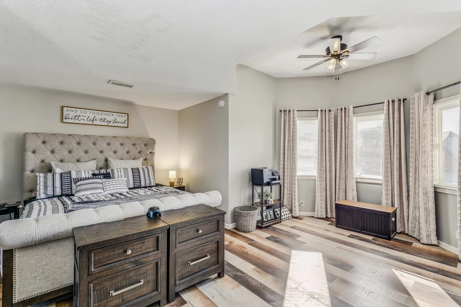 Wichita, Kansas 67235, United States, 4 Bedrooms Bedrooms, ,4 BathroomsBathrooms,Residential,Pending,54608