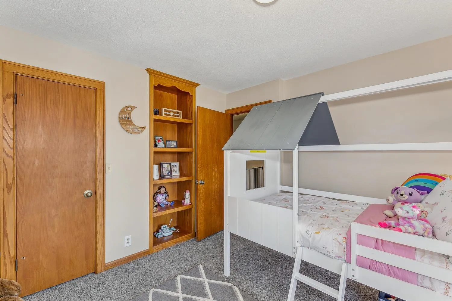 Wichita, Kansas 67235, United States, 4 Bedrooms Bedrooms, ,4 BathroomsBathrooms,Residential,Pending,54608