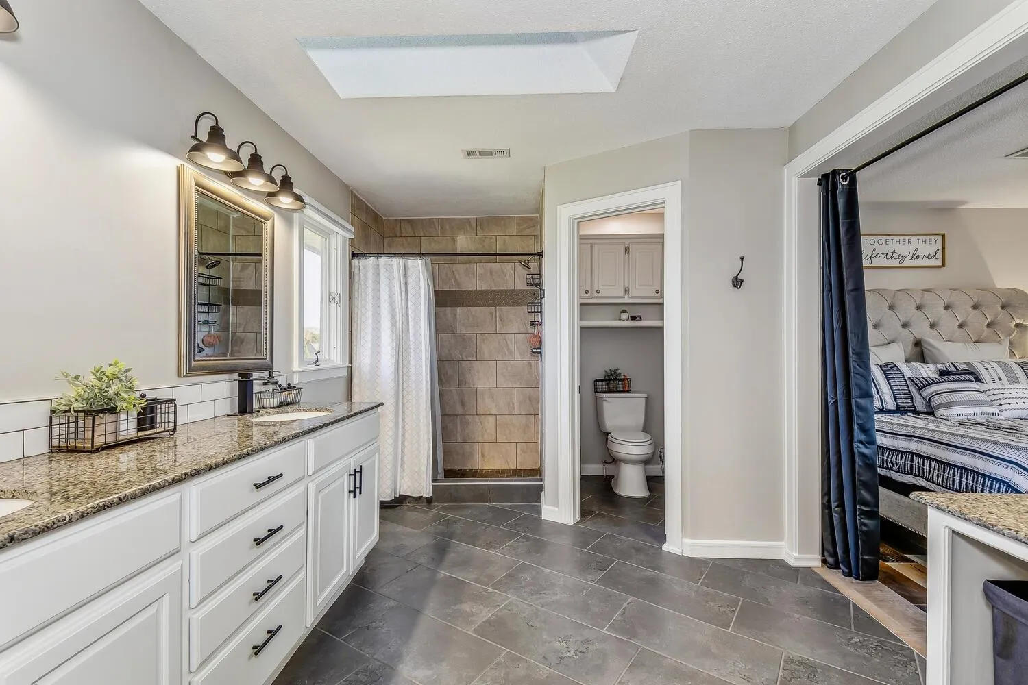 Wichita, Kansas 67235, United States, 4 Bedrooms Bedrooms, ,4 BathroomsBathrooms,Residential,Pending,54608