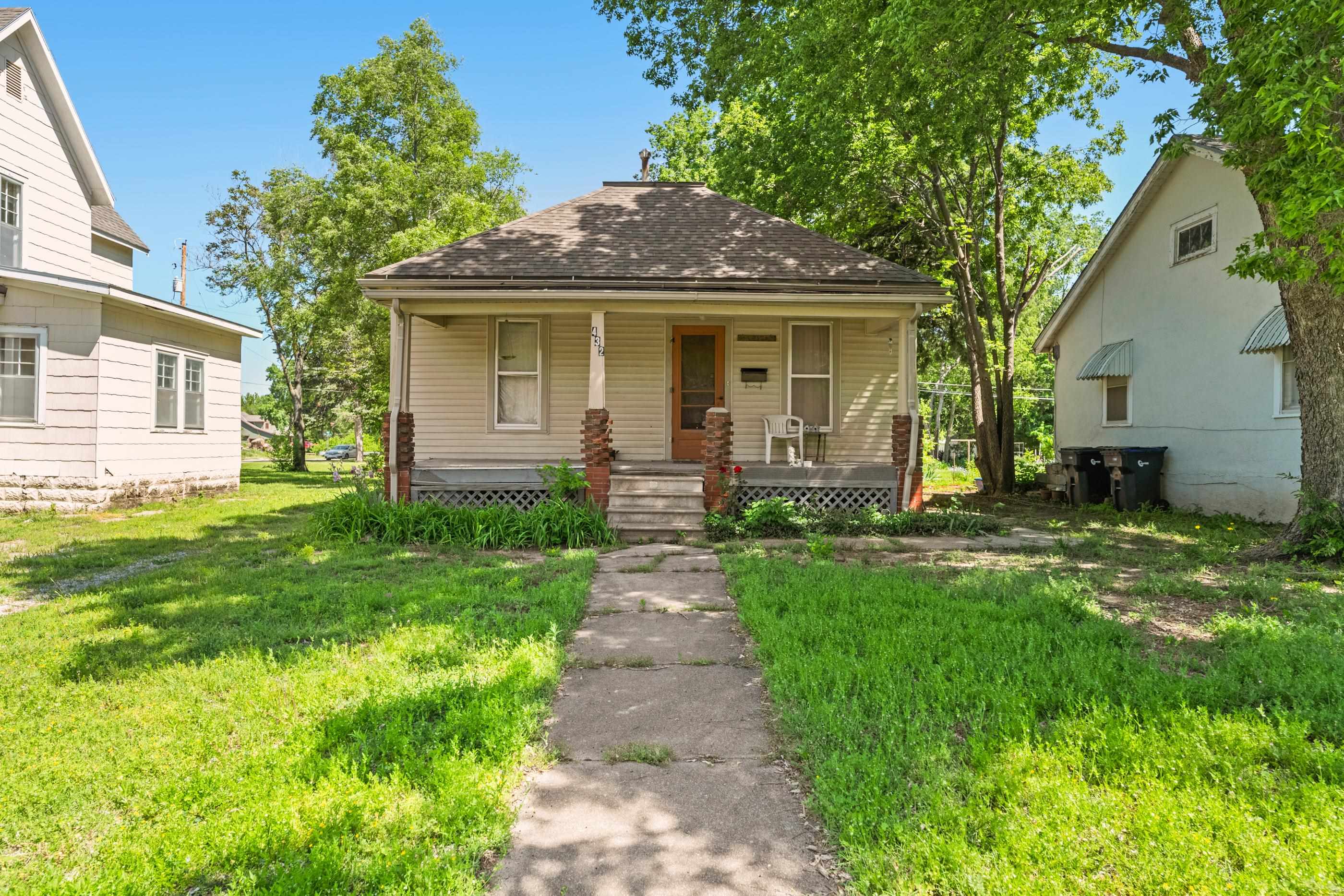 432 W 7th St, Newton, Kansas image 1