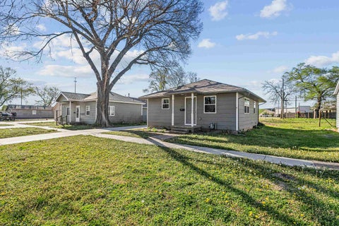 Homes For Sale - 411 E Clark Ave<br/> Augusta, KS 67010