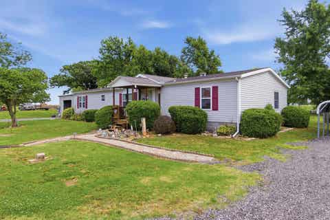 Mobile Home For Sale - 717 E 3rd St<br/> Moline, KS 67353