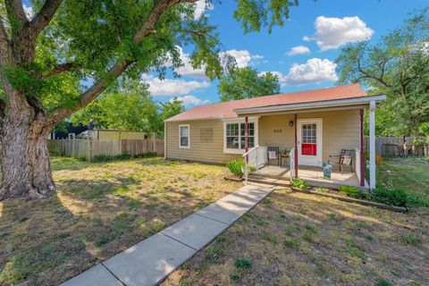 Photo of 820 W 7th ST, Wellington, KS 67152 (MLS # 673133)