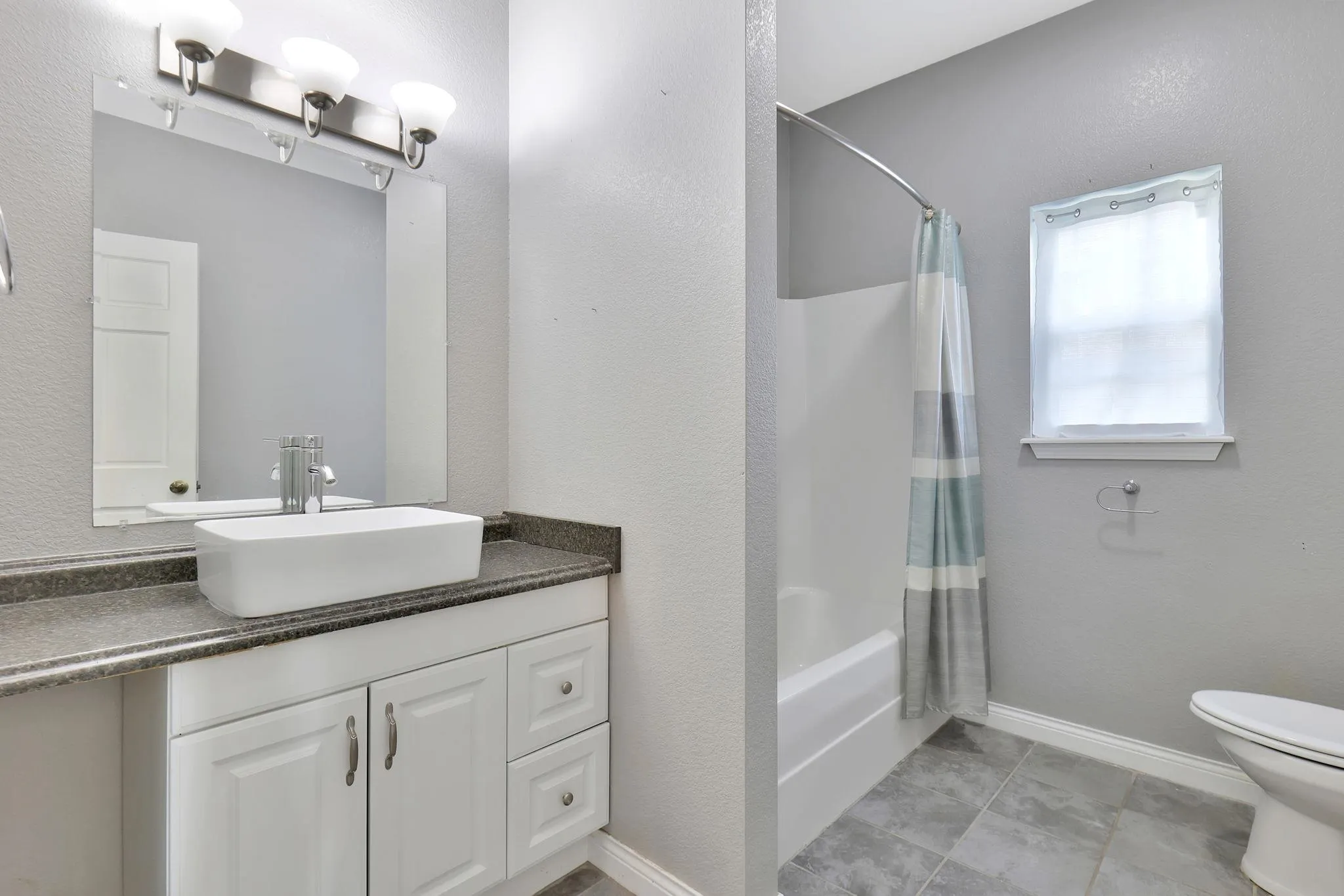 El Dorado, Kansas 67042, United States, 3 Bedrooms Bedrooms, ,2 BathroomsBathrooms,Residential,Pending,166047