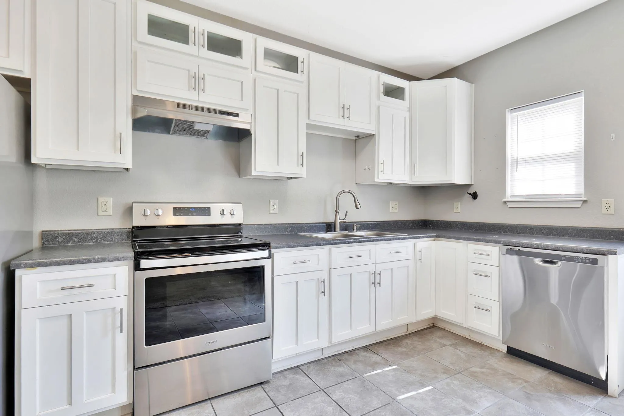 El Dorado, Kansas 67042, United States, 3 Bedrooms Bedrooms, ,2 BathroomsBathrooms,Residential,Pending,166047