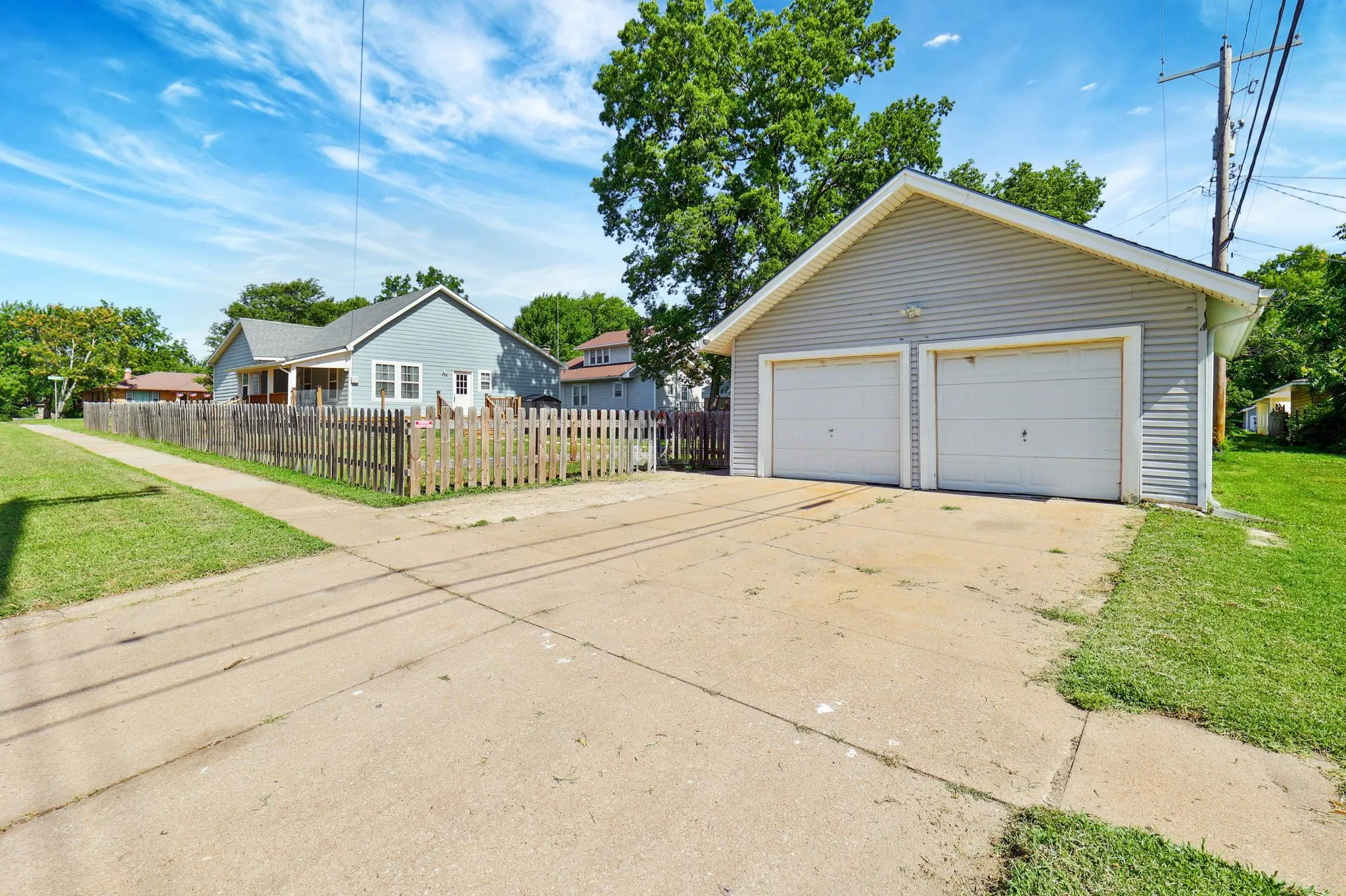 El Dorado, Kansas 67042, United States, 3 Bedrooms Bedrooms, ,2 BathroomsBathrooms,Residential,Pending,166047