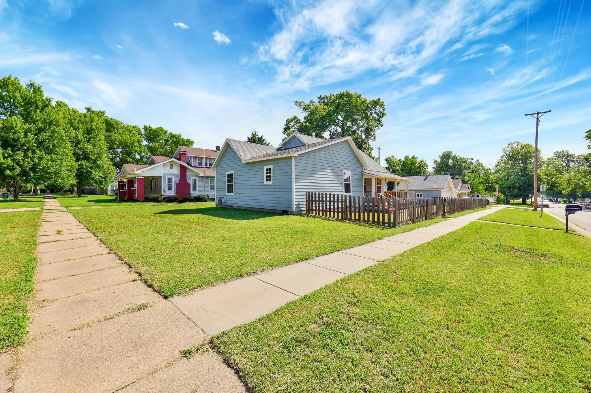 El Dorado, Kansas 67042, United States, 3 Bedrooms Bedrooms, ,2 BathroomsBathrooms,Residential,Pending,166047
