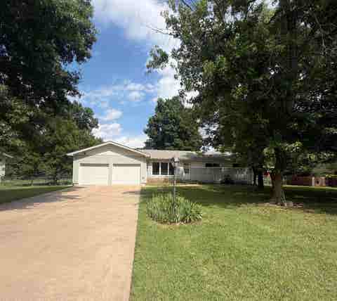 Homes For Sale - 1820 N Ridge Rd<br/> El Dorado, KS 67042