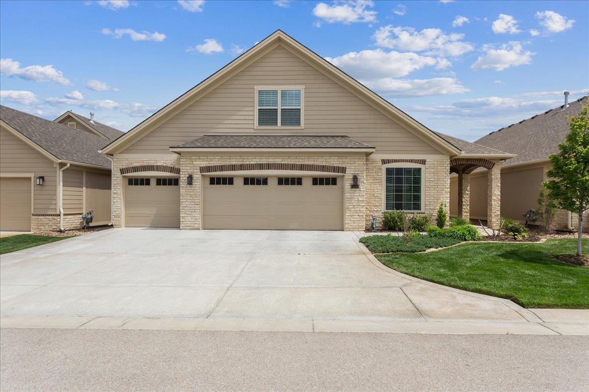 4034 N Solano Cir, Wichita, Kansas image 2
