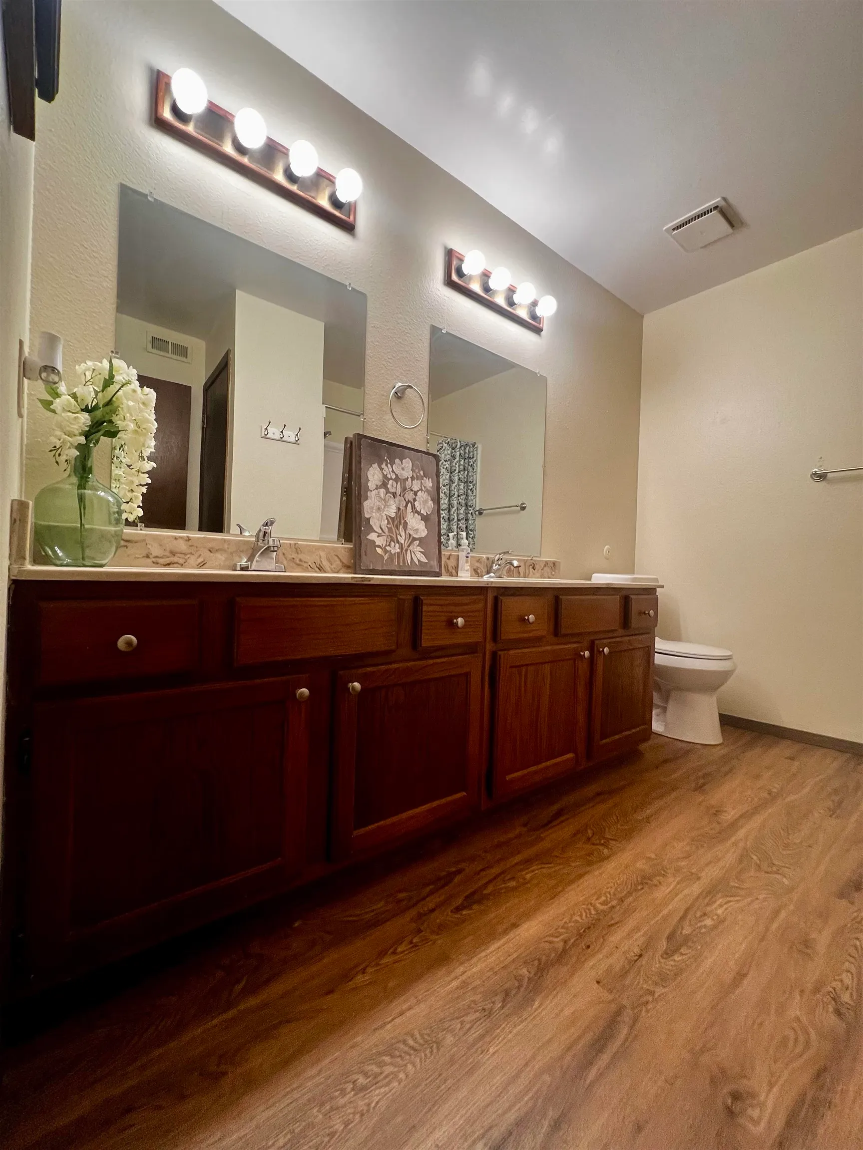 Wichita, Kansas 67215, United States, 2 Bedrooms Bedrooms, ,2 BathroomsBathrooms,Residential,Active,149853