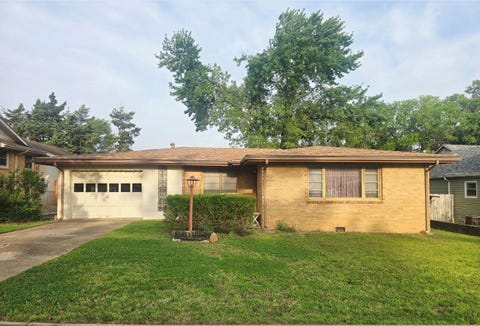 Homes For Sale - 329 N College St<br/> Winfield, KS 67156