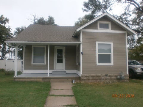 Homes For Sale - 1121 E Ash St<br/> Salina, KS 67401
