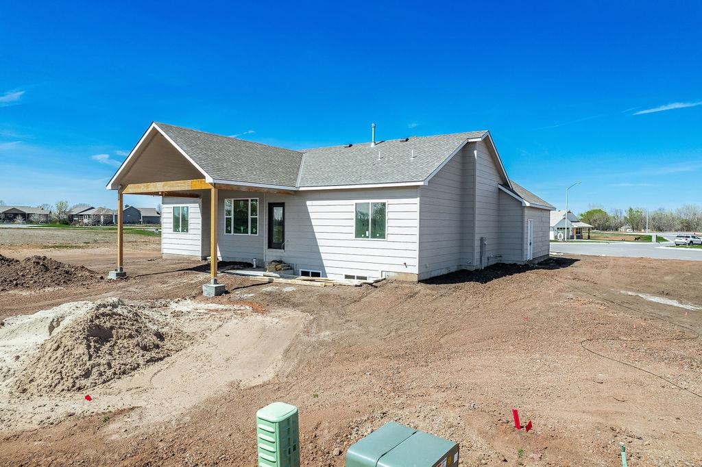 Cheney, Kansas 67025, United States, 3 Bedrooms Bedrooms, ,2 BathroomsBathrooms,Residential,Pending,64848