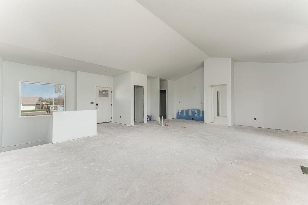 Cheney, Kansas 67025, United States, 3 Bedrooms Bedrooms, ,2 BathroomsBathrooms,Residential,Pending,64848