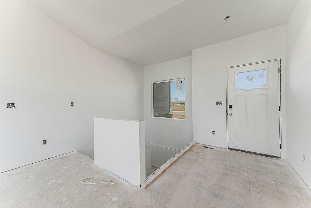 Cheney, Kansas 67025, United States, 3 Bedrooms Bedrooms, ,2 BathroomsBathrooms,Residential,Pending,64848