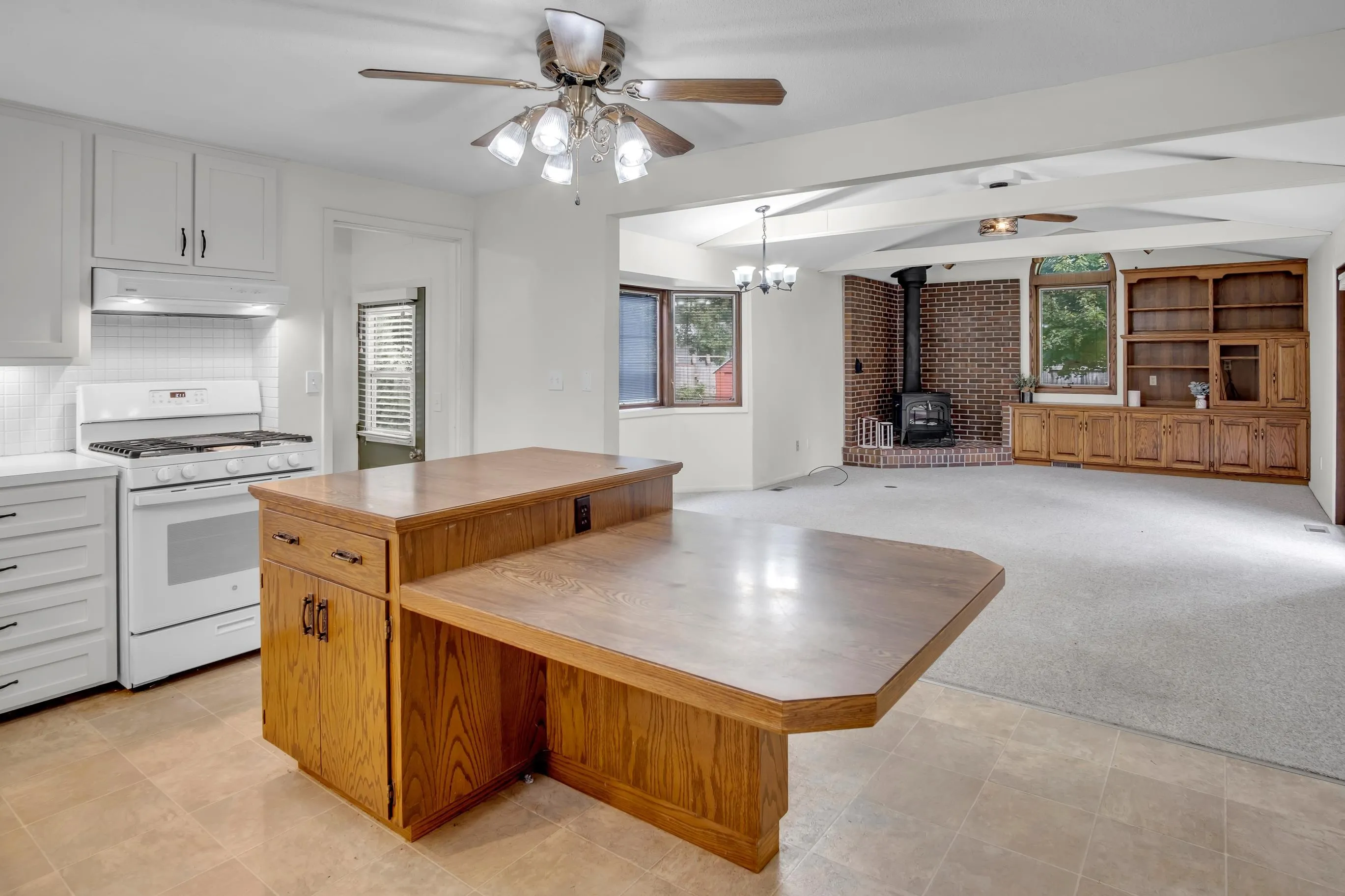 Newton, Kansas 67114, United States, 3 Bedrooms Bedrooms, ,2 BathroomsBathrooms,Residential,Active,179688