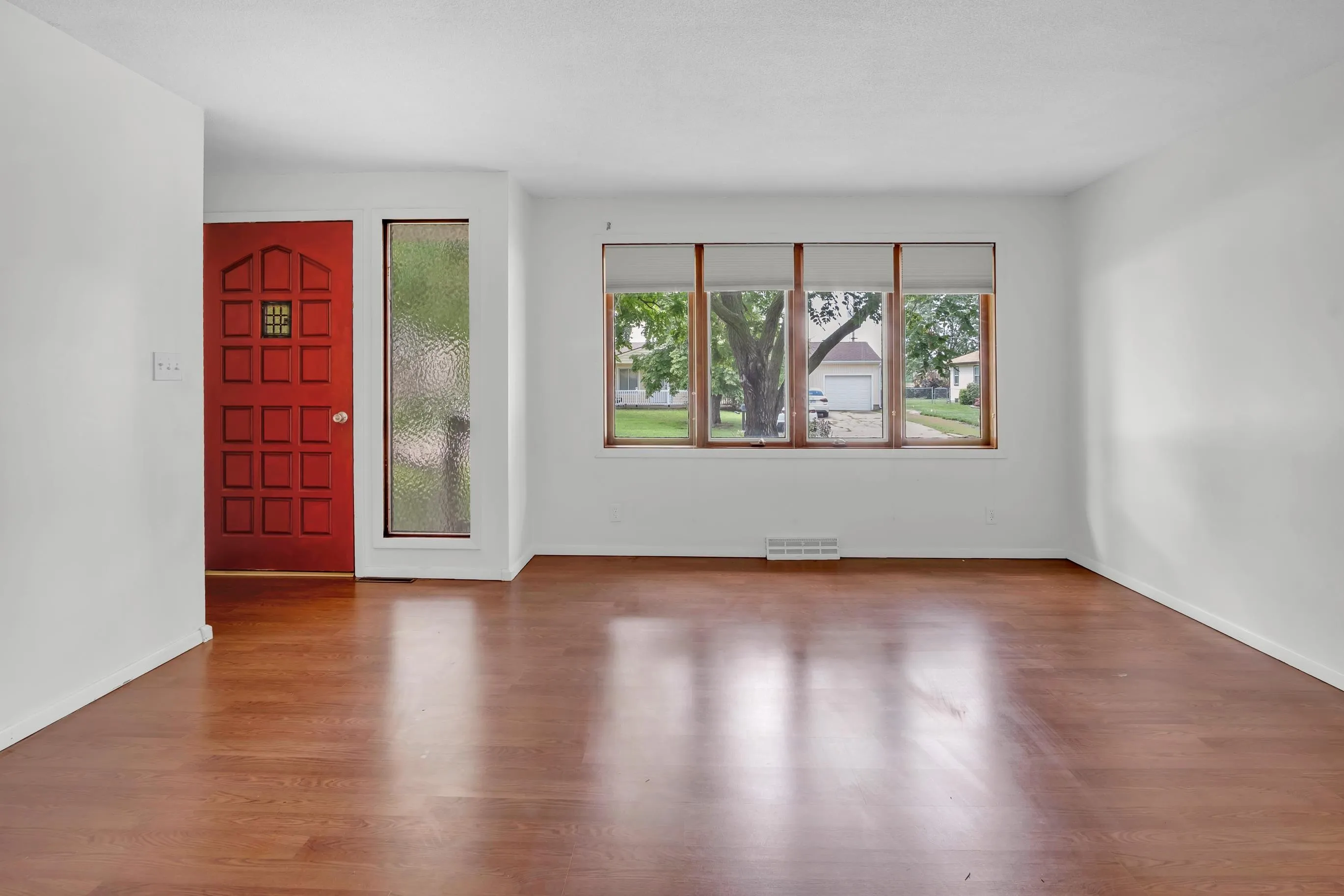 Newton, Kansas 67114, United States, 3 Bedrooms Bedrooms, ,2 BathroomsBathrooms,Residential,Active,179688