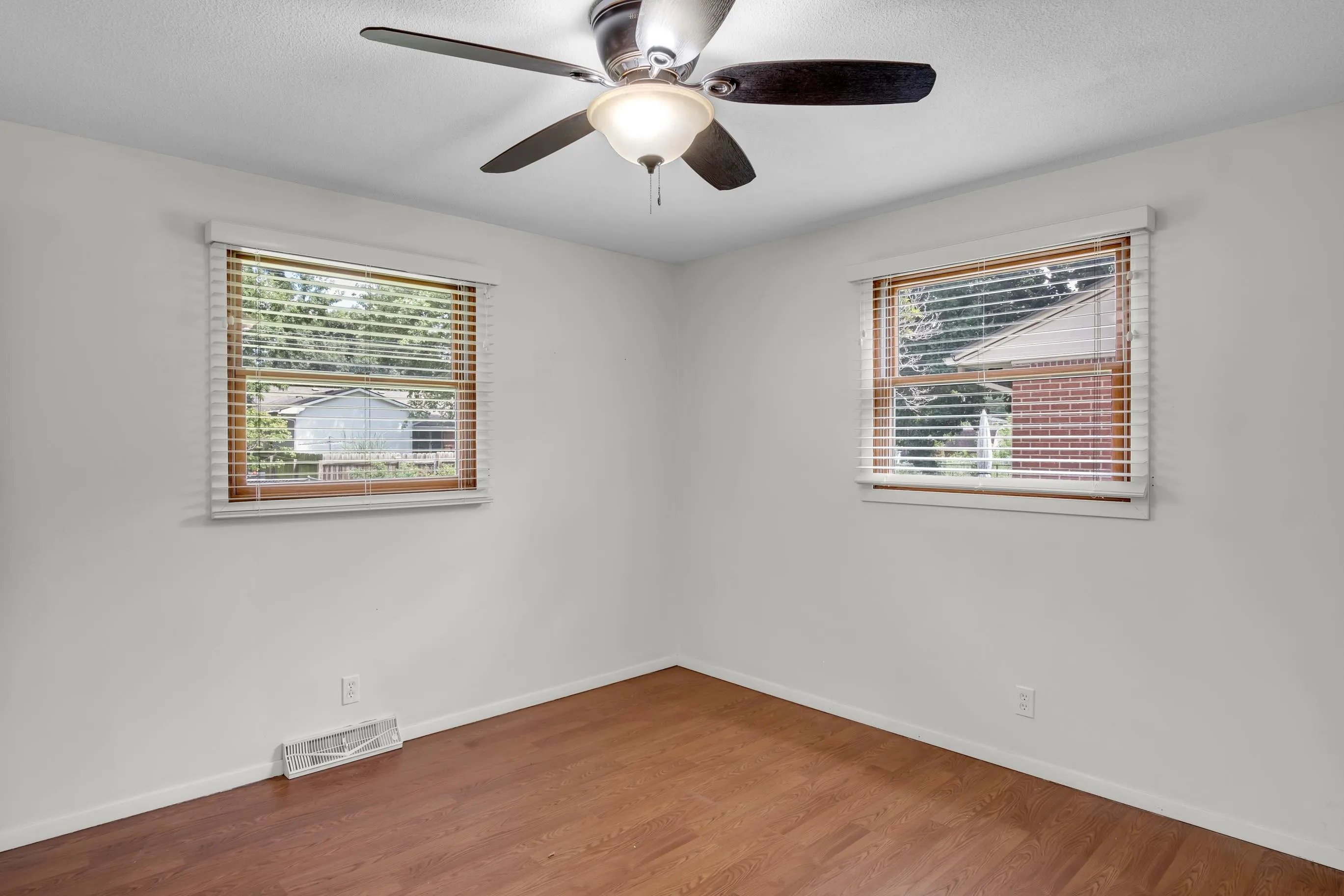 Newton, Kansas 67114, United States, 3 Bedrooms Bedrooms, ,2 BathroomsBathrooms,Residential,Active,179688