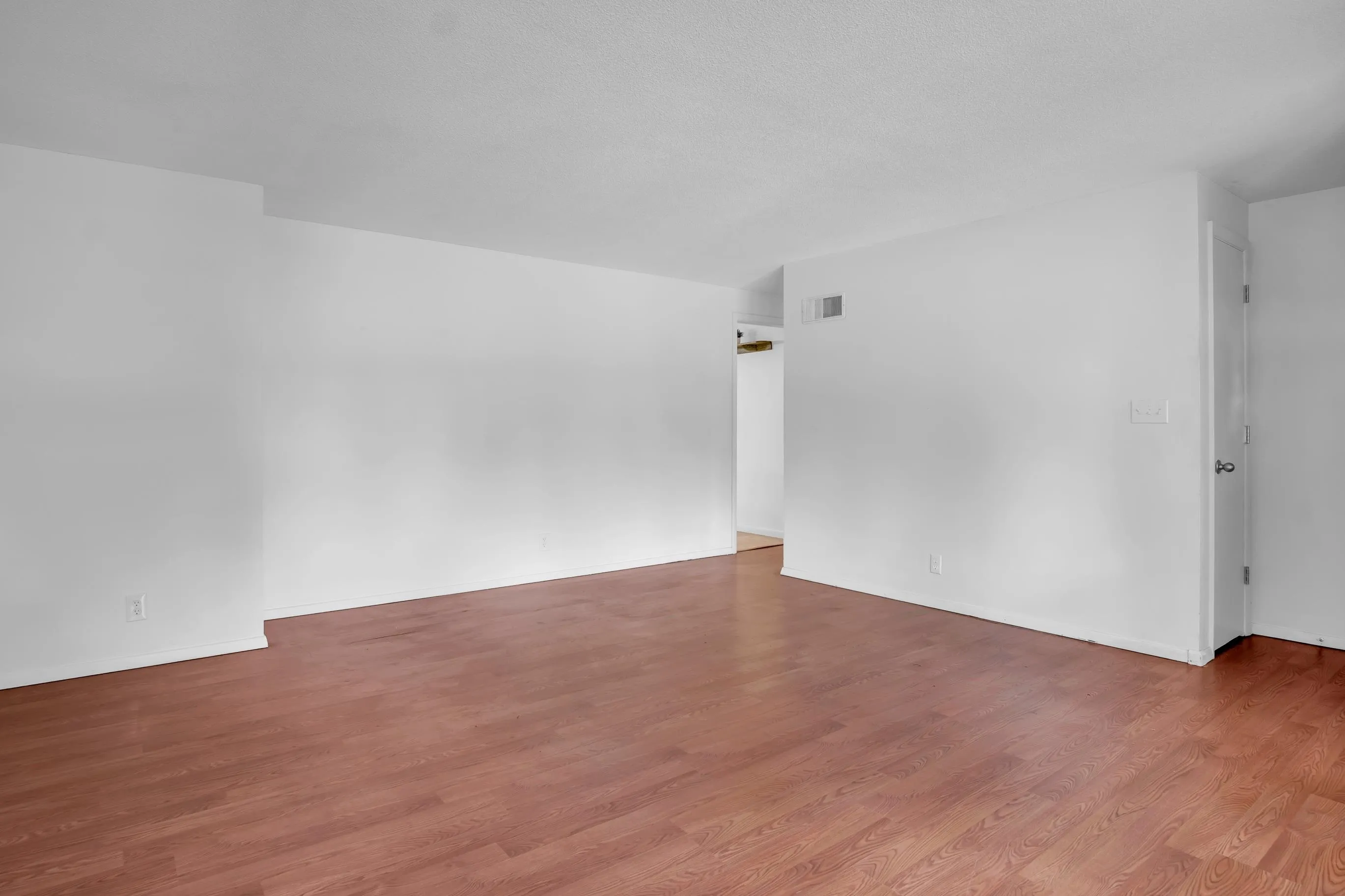 Newton, Kansas 67114, United States, 3 Bedrooms Bedrooms, ,2 BathroomsBathrooms,Residential,Active,179688