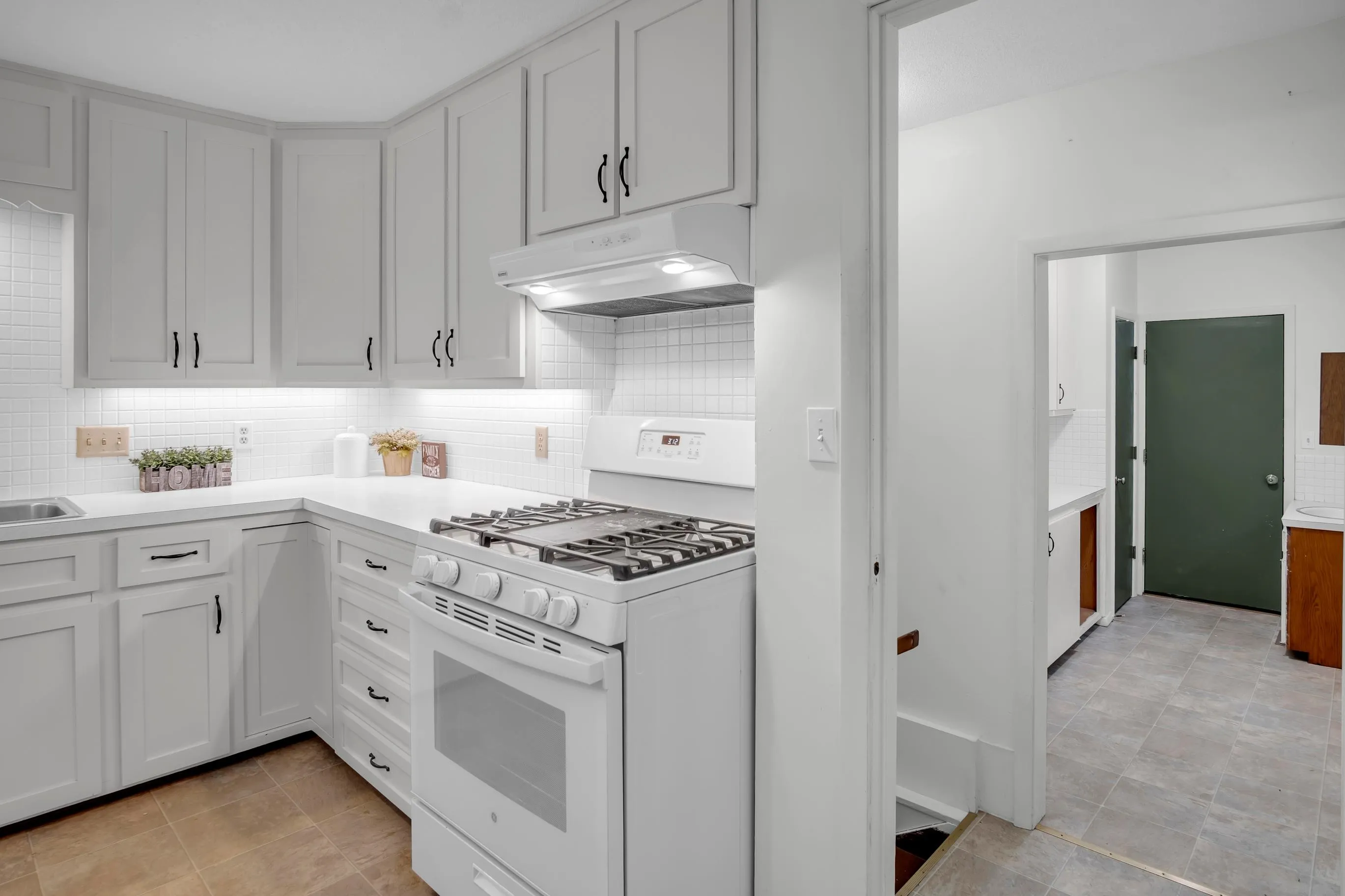 Newton, Kansas 67114, United States, 3 Bedrooms Bedrooms, ,2 BathroomsBathrooms,Residential,Active,179688