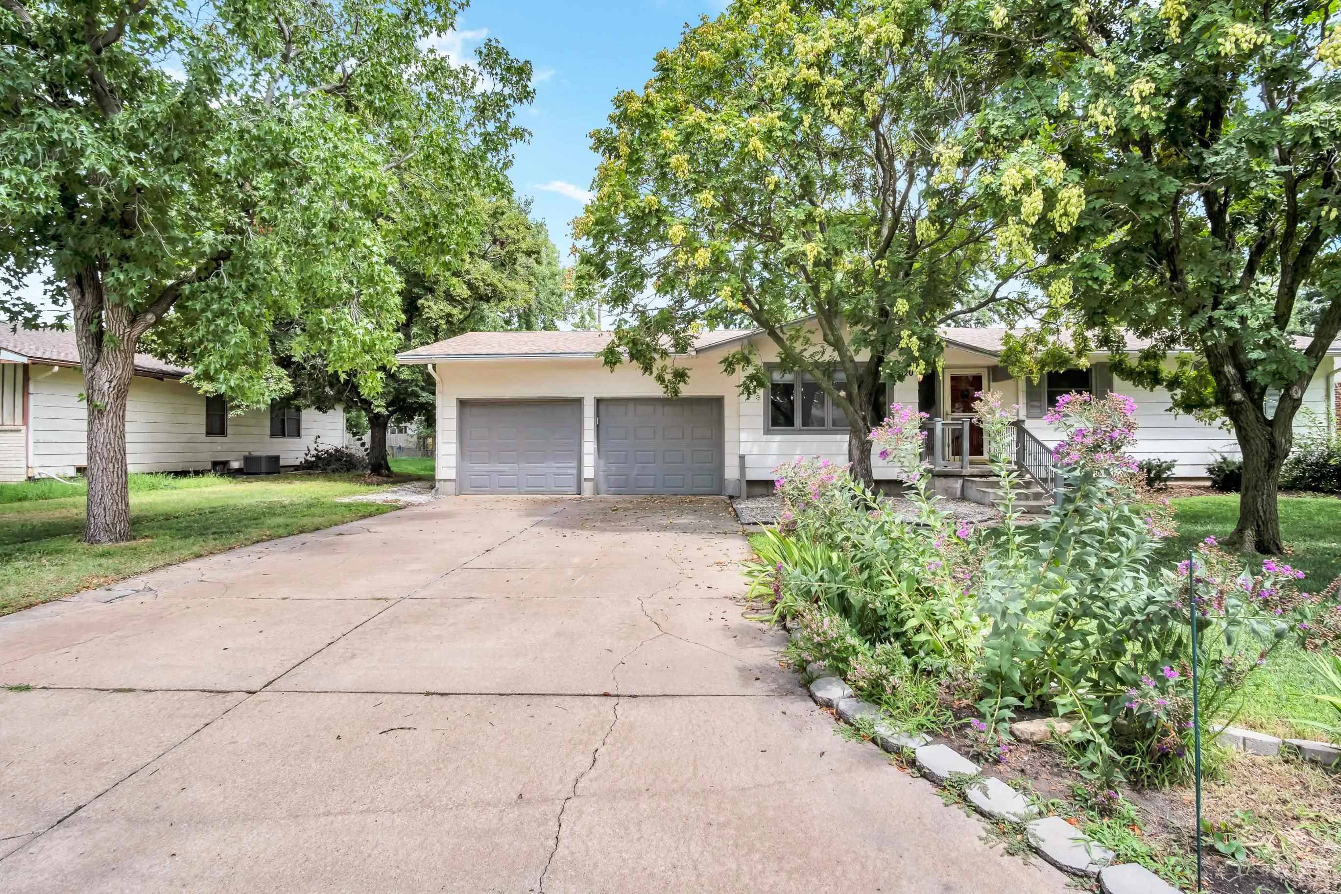 Newton, Kansas 67114, United States, 3 Bedrooms Bedrooms, ,2 BathroomsBathrooms,Residential,Active,179688