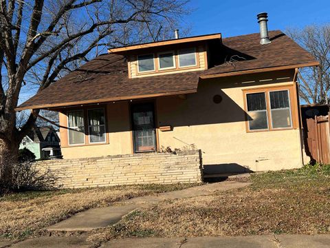 Photo of 323 W 4th St, Wellington, KS 67152 (MLS # 666957)