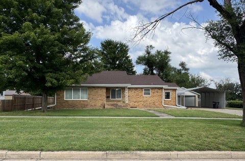 Homes For Sale - 211 S First Avenue<br/> Minneapolis, KS 67467