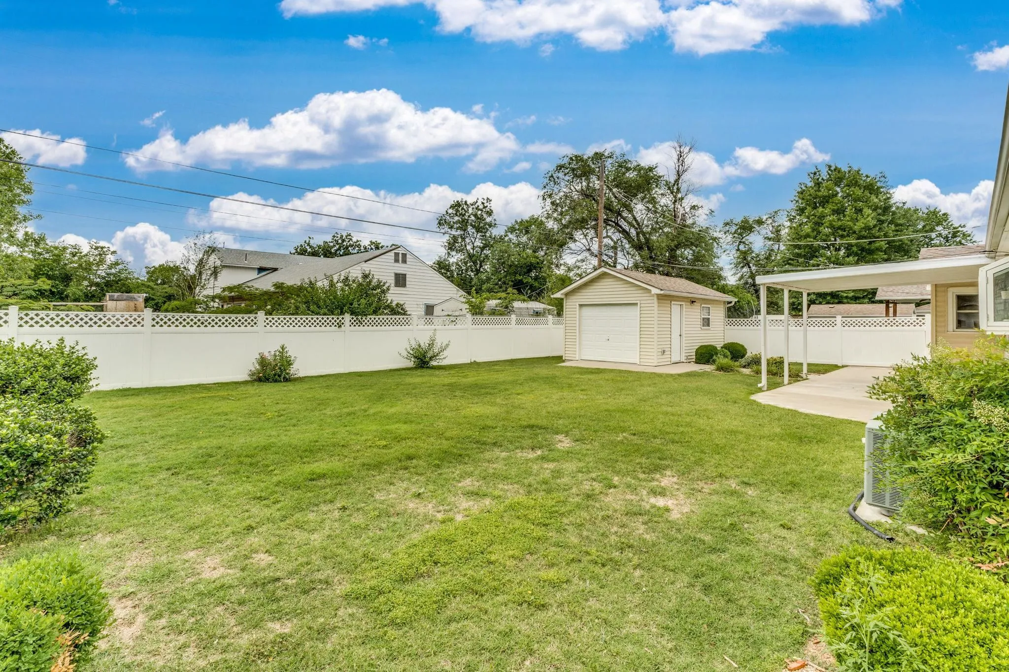 Wichita, Kansas 67217, United States, 3 Bedrooms Bedrooms, ,1 BathroomBathrooms,Residential,Pending,141019