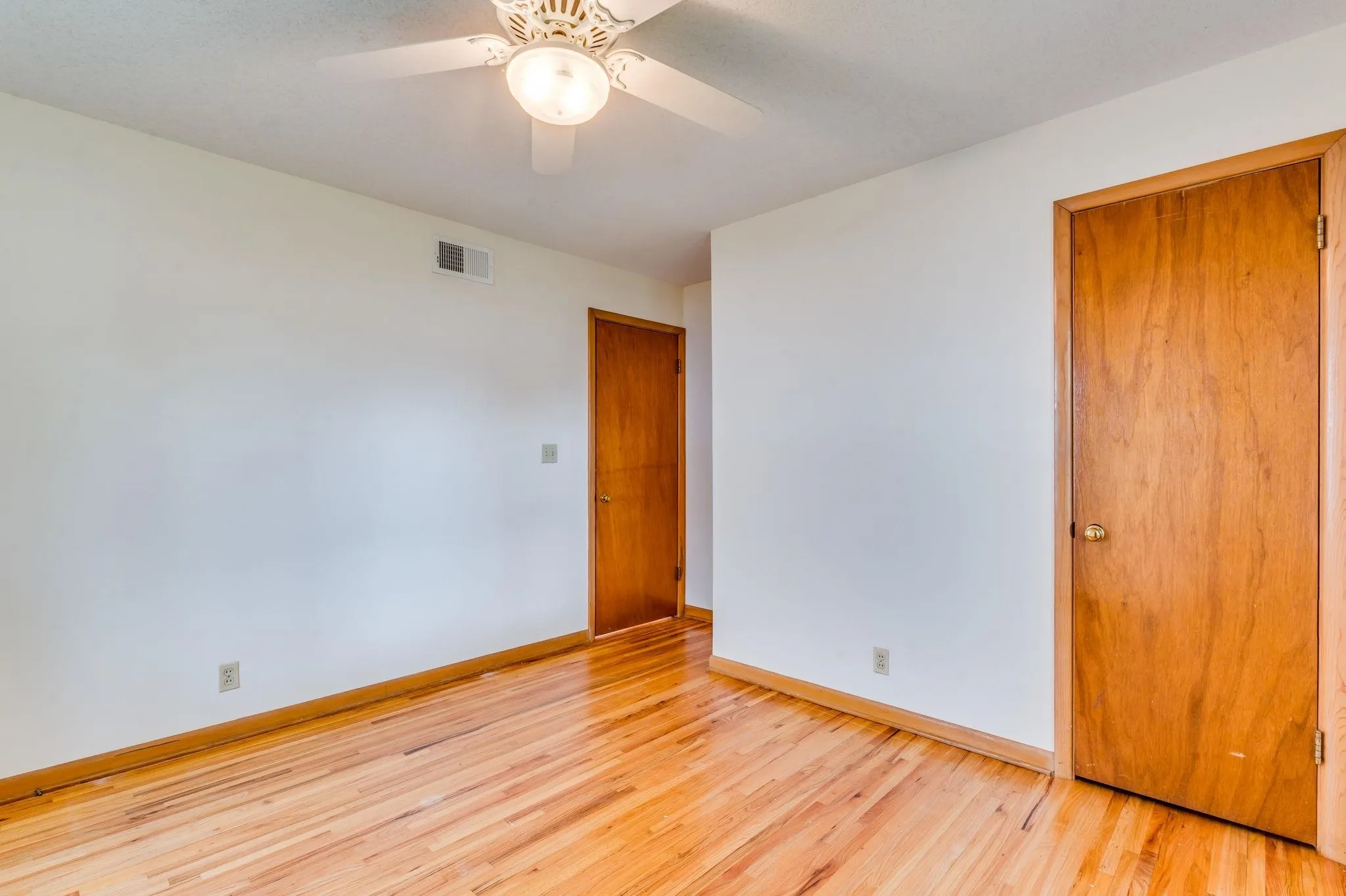 Wichita, Kansas 67217, United States, 3 Bedrooms Bedrooms, ,1 BathroomBathrooms,Residential,Pending,141019