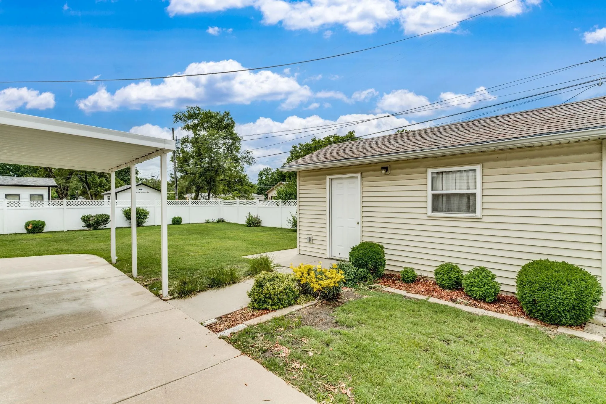 Wichita, Kansas 67217, United States, 3 Bedrooms Bedrooms, ,1 BathroomBathrooms,Residential,Pending,141019