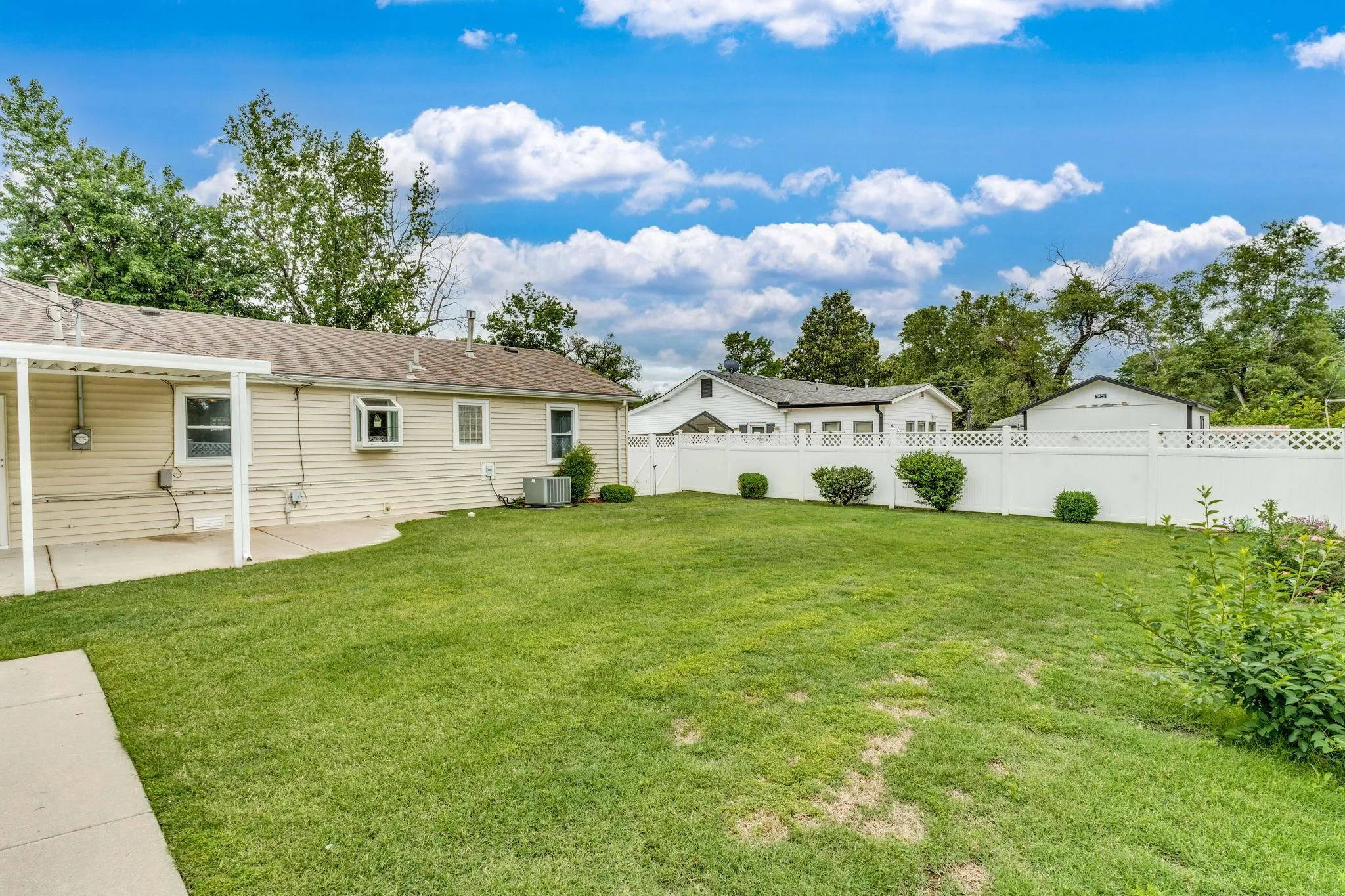 Wichita, Kansas 67217, United States, 3 Bedrooms Bedrooms, ,1 BathroomBathrooms,Residential,Pending,141019