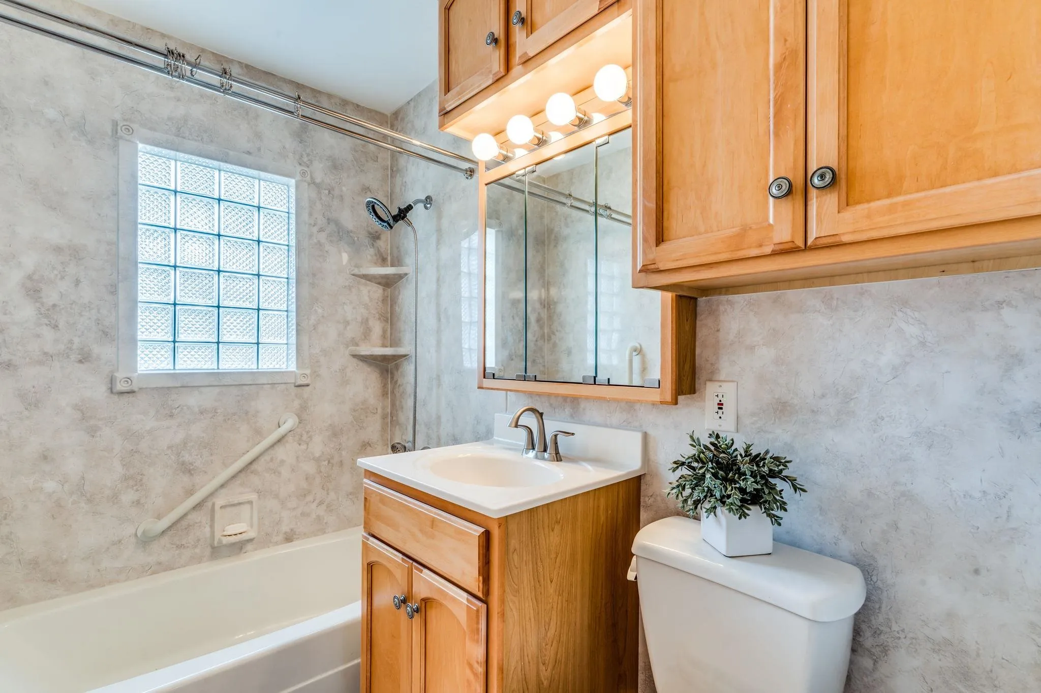 Wichita, Kansas 67217, United States, 3 Bedrooms Bedrooms, ,1 BathroomBathrooms,Residential,Pending,141019