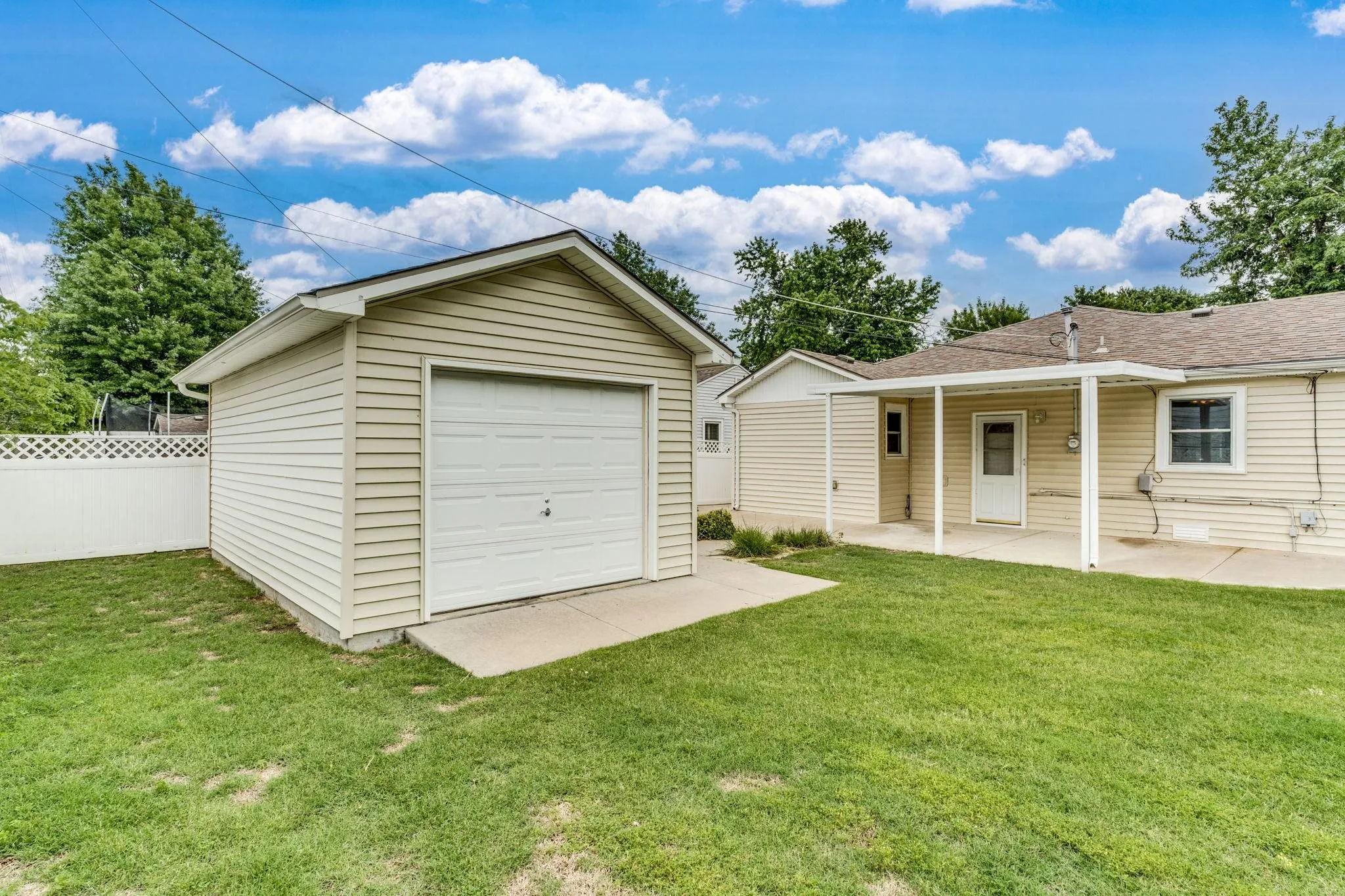 Wichita, Kansas 67217, United States, 3 Bedrooms Bedrooms, ,1 BathroomBathrooms,Residential,Pending,141019