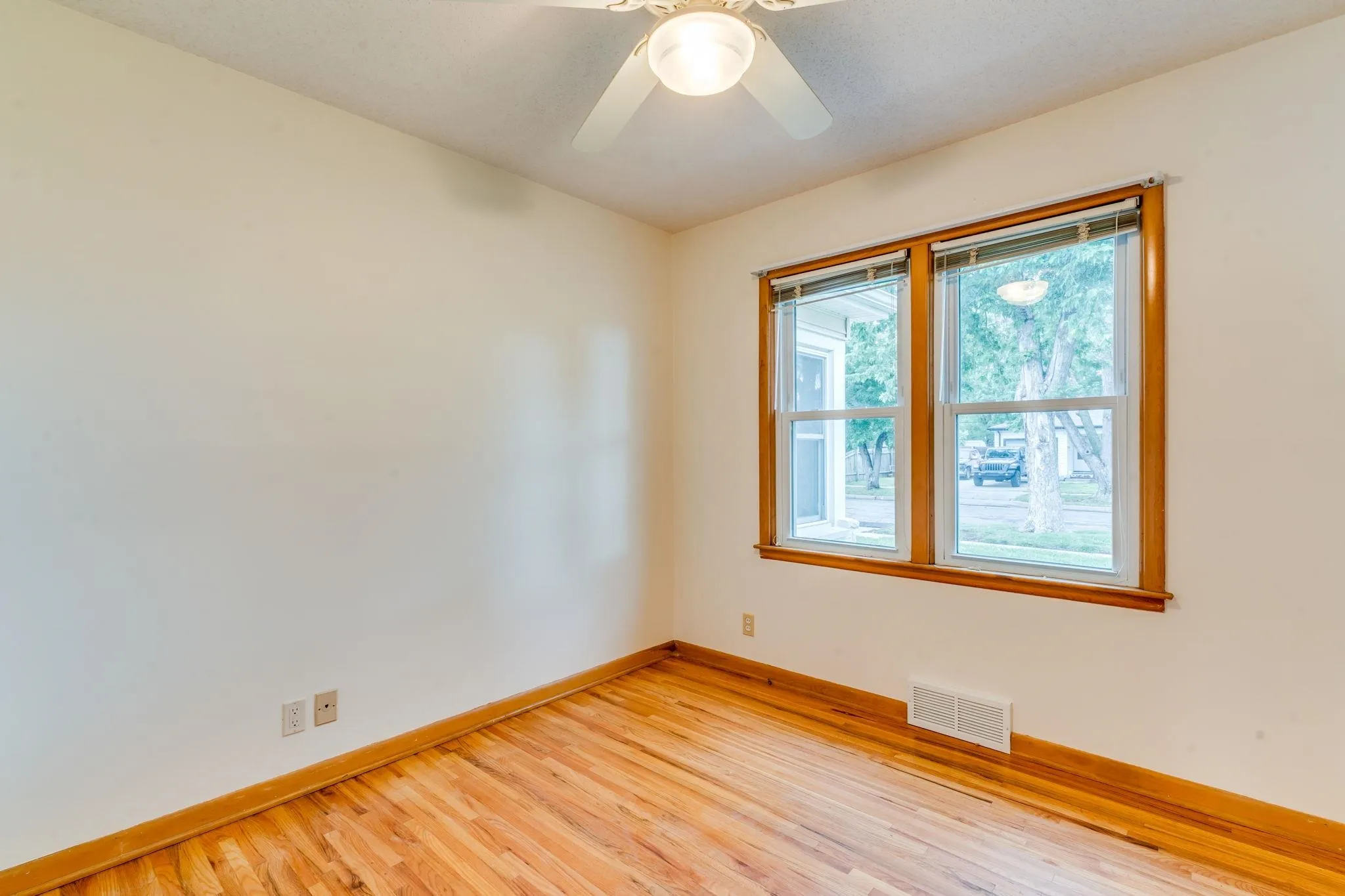 Wichita, Kansas 67217, United States, 3 Bedrooms Bedrooms, ,1 BathroomBathrooms,Residential,Pending,141019