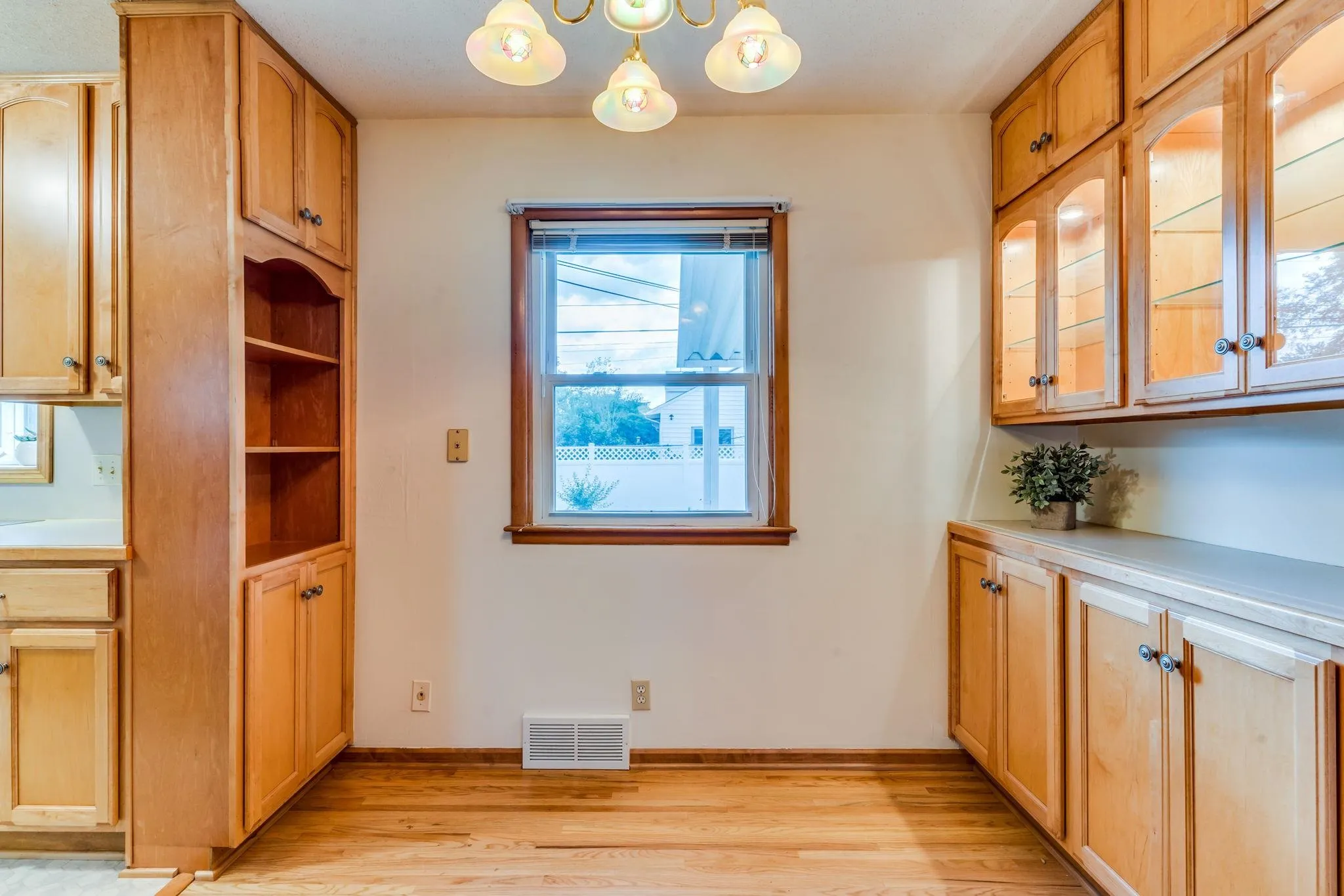 Wichita, Kansas 67217, United States, 3 Bedrooms Bedrooms, ,1 BathroomBathrooms,Residential,Pending,141019