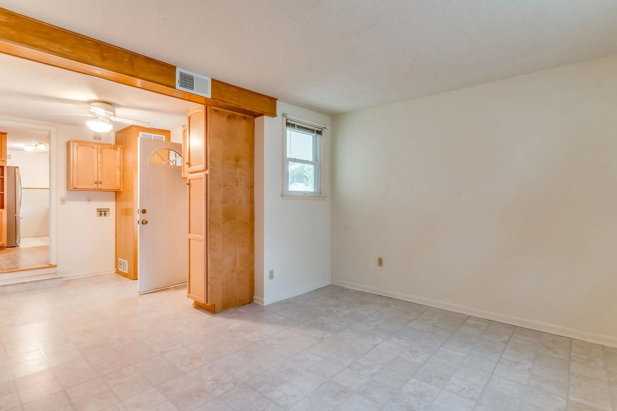 Wichita, Kansas 67217, United States, 3 Bedrooms Bedrooms, ,1 BathroomBathrooms,Residential,Pending,141019