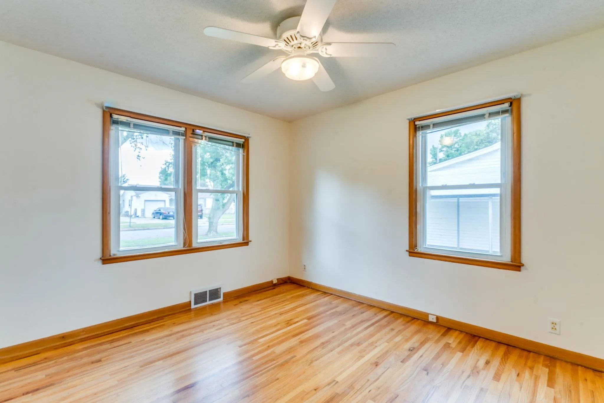 Wichita, Kansas 67217, United States, 3 Bedrooms Bedrooms, ,1 BathroomBathrooms,Residential,Pending,141019